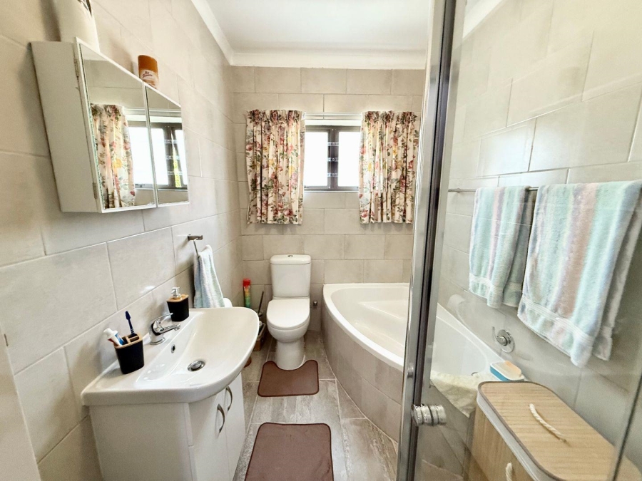 4 Bedroom Property for Sale in Stilbaai Wes Western Cape